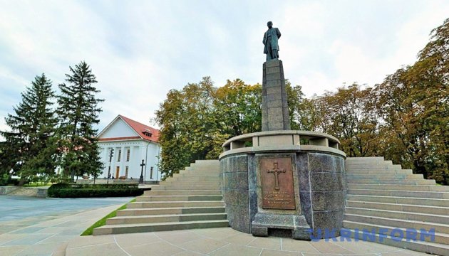 В 1889 году здесь было устроено первый музей Шевченко